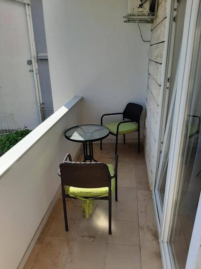 Rooms N&M Baška Voda Exteriör bild
